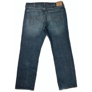 Signature Levi Relaxed Fit Stretch Jeans (38Wx32L)